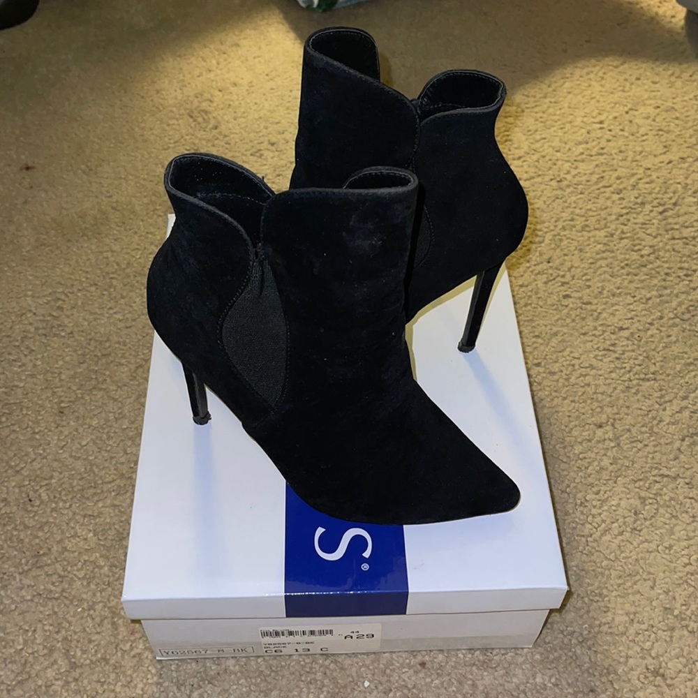 Venus Black Booties